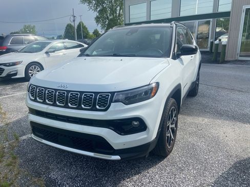 Used 2024 Jeep Compass Limited AWD/4WD image 3