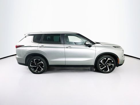 Used 2023 Mitsubishi Outlander SE image 10