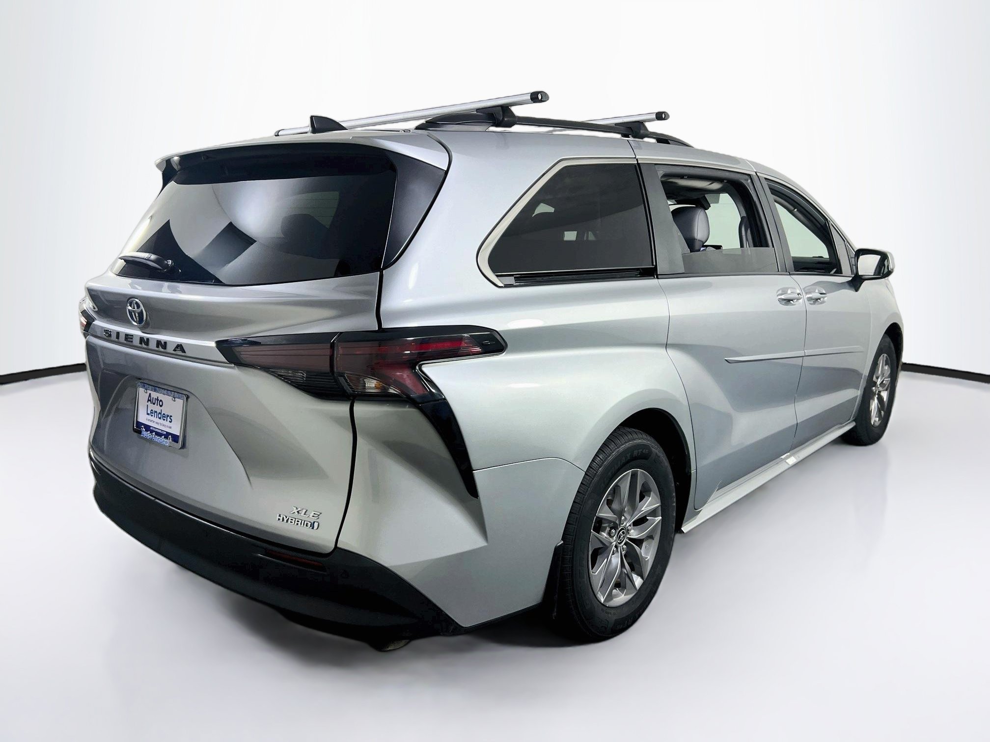 Used 2024 Toyota Sienna XLE FWD image 5