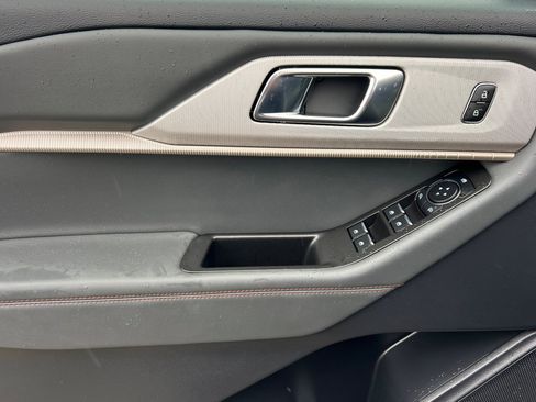 Used 2025 Ford Explorer Active w/ Active Comfort Package image 11