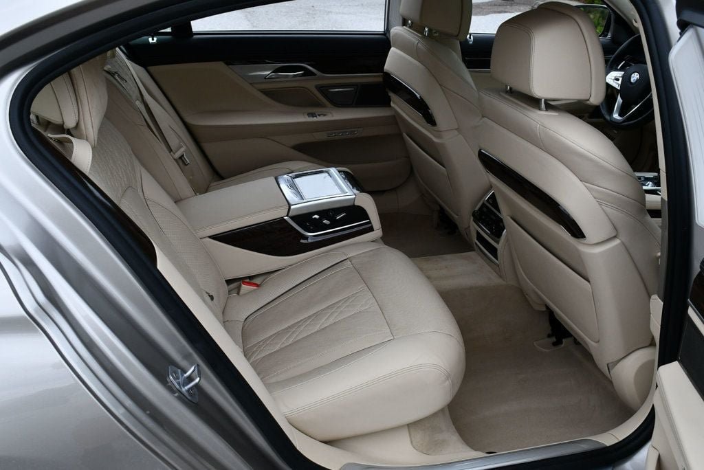 Used 2016 BMW 750i xDrive AWD/4WD image 19