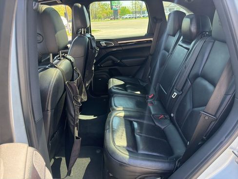 Used 2017 Porsche Cayenne Platinum Edition image 6
