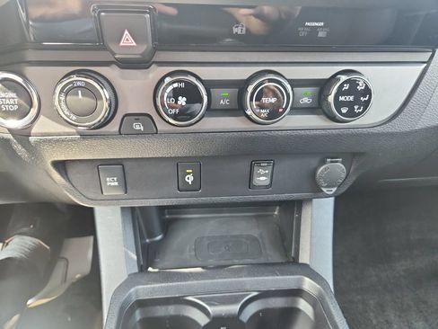 Used 2017 Toyota Tacoma TRD Sport w/ Tow Package (A/T) AWD/4WD image 21
