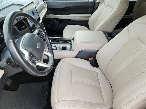 Used 2024 Ford Expedition Limited image 10