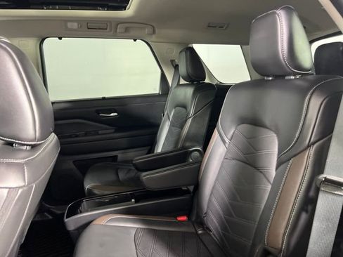 Used 2024 Nissan Pathfinder Platinum image 28