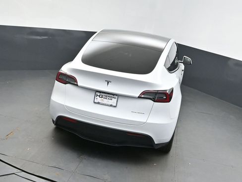 Used 2025 Tesla Model Y Long Range image 33