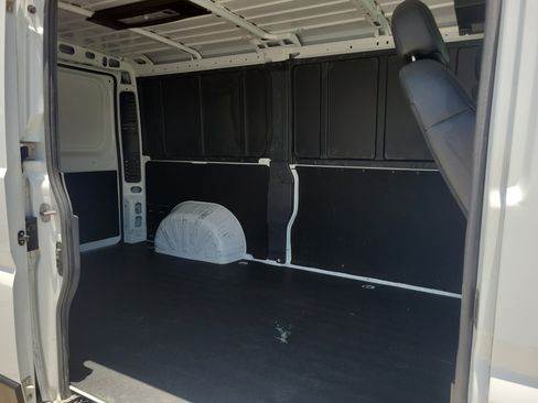 Used 2025 RAM ProMaster 2500 w/ Convenience Group FWD image 8