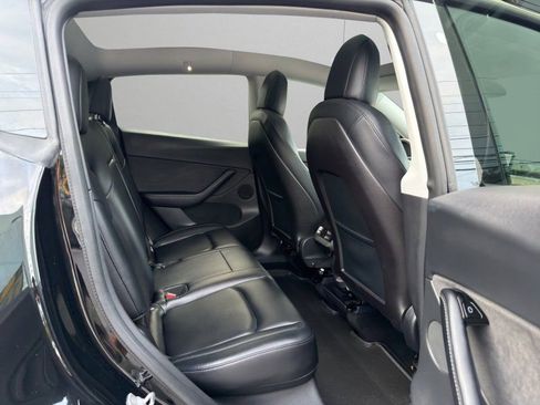 Used 2020 Tesla Model Y Long Range image 12