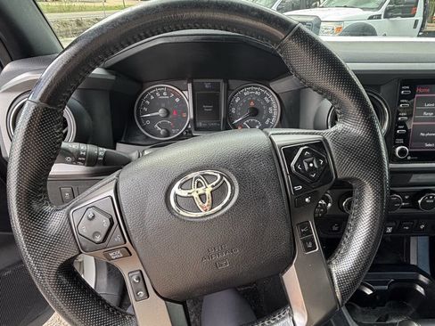 Used 2021 Toyota Tacoma TRD Off-Road w/ Technology Package image 9