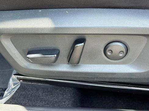 Used 2025 Nissan Rogue SV FWD image 9