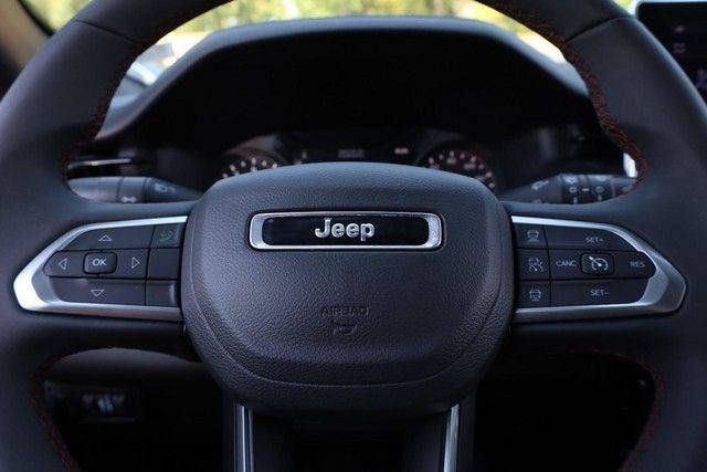 Used 2025 Jeep Compass Trailhawk w/ Trailer Tow Group AWD/4WD image 9