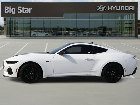 Used 2025 Ford Mustang GT Premium w/ GT Performance Package RWD image 2