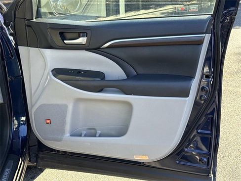 Used 2015 Toyota Highlander Limited image 8