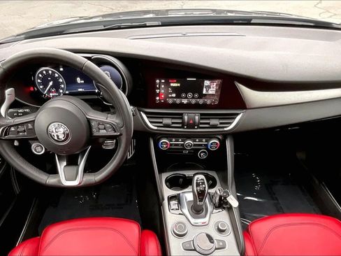 Used 2024 Alfa Romeo Giulia Veloce AWD/4WD image 12