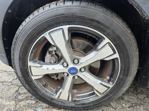 Used 2017 Ford Escape SE w/ Equipment Group 201A FWD image 9