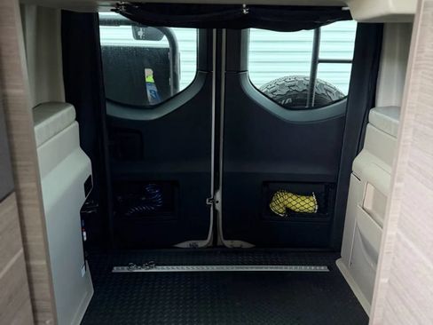 Used 2022 Mercedes-Benz Sprinter 2500 image 42
