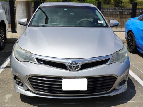 Used 2013 Toyota Avalon XLE Premium FWD image 2