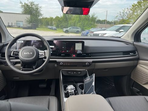 New 2026 Kia Carnival EX FWD image 15