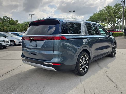 Used 2023 Kia Carnival EX FWD image 8