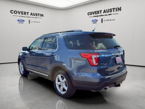 Used 2018 Ford Explorer XLT w/ Equipment Group 202A FWD image 3