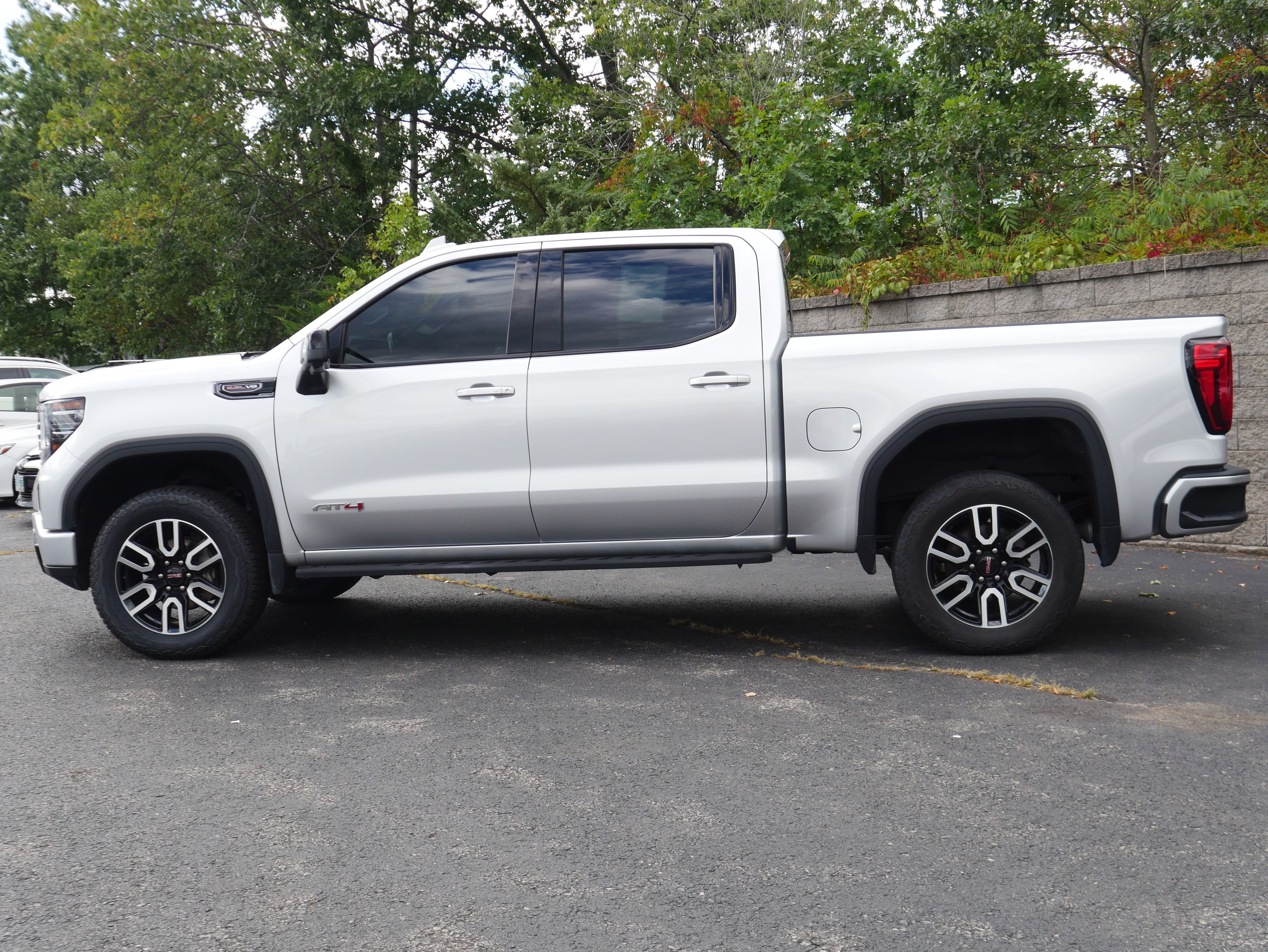 Certified 2022 GMC Sierra 1500 AT4 w/ AT4 Premium Package AWD/4WD image 3