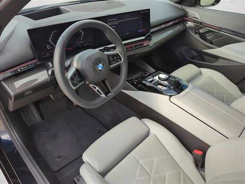 Used 2026 BMW 540i xDrive w/ M Sport Package image 8