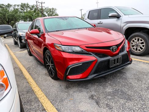 Used 2024 Toyota Camry SE w/ Convenience Package FWD image 6