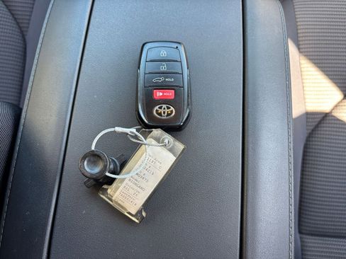 Used 2025 Toyota Highlander LE image 23
