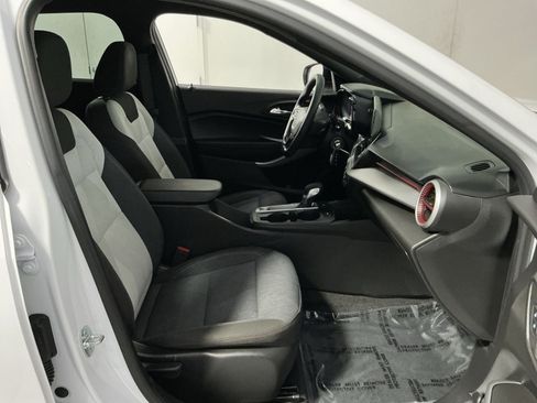 Used 2024 Chevrolet Trax RS w/ Driver Confidence Package FWD image 26
