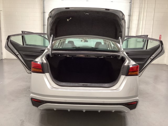 Used 2024 Nissan Altima 2.5 SV FWD image 12