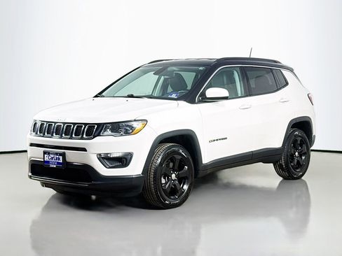 Used 2019 Jeep Compass Latitude w/ Popular Equipment Group AWD/4WD image 3
