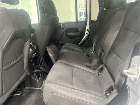Used 2023 Jeep Gladiator Sport AWD/4WD image 22