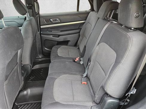 Used 2019 Ford Explorer XLT w/ Equipment Group 201A FWD image 18
