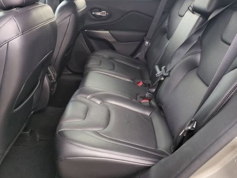 Used 2021 Jeep Cherokee Limited image 19