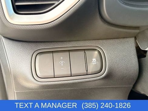 Used 2025 Hyundai Venue SE image 15