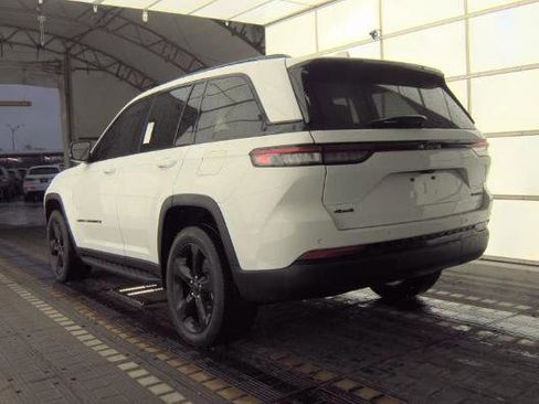 Used 2023 Jeep Grand Cherokee Limited w/ Black Appearance Package image 4