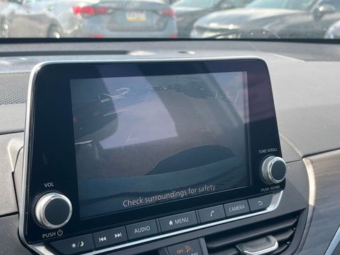 Used 2025 Nissan Altima 2.5 SV image 25