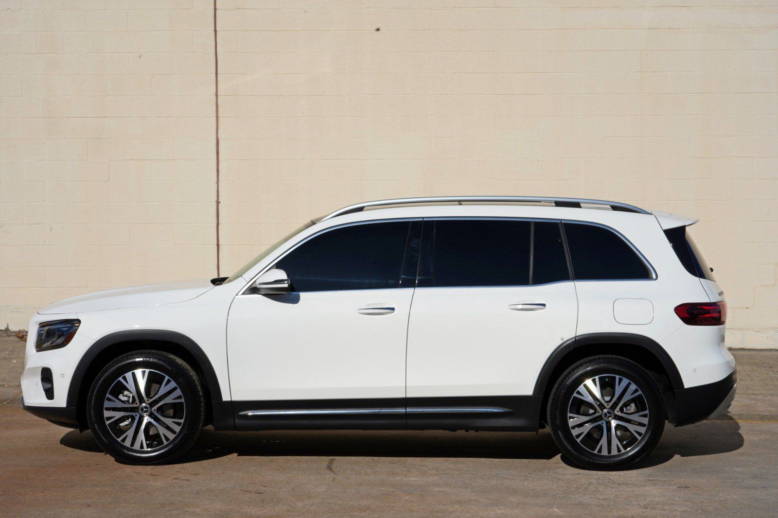 Used 2024 Mercedes-Benz GLB 250 w/ Exclusive Package image 54