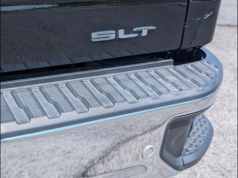 Used 2021 GMC Sierra 1500 SLT w/ SLT Premium Plus Package AWD/4WD image 19