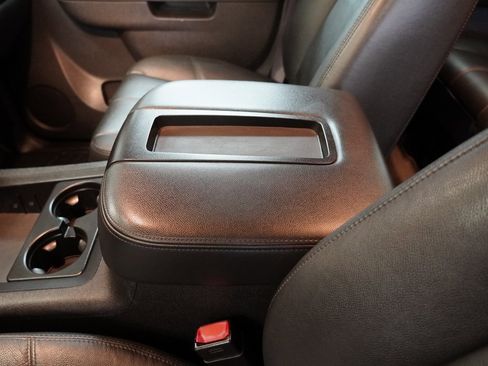 Used 2013 Chevrolet Avalanche LT w/ Suspension Package, Off-Road image 22