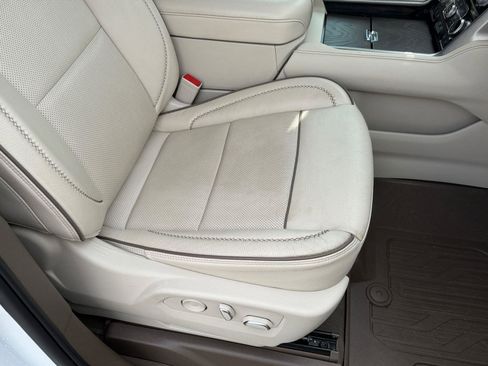 Used 2022 GMC Yukon XL Denali w/ Denali Premium Package image 55