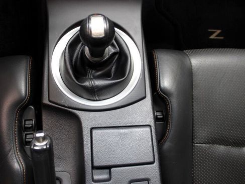 Used 2004 Nissan 350Z Touring w/ Cargo Convenience Pkg image 12