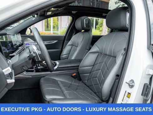 Used 2023 BMW i7 xDrive60 w/ Executive Package 2 AWD/4WD image 37