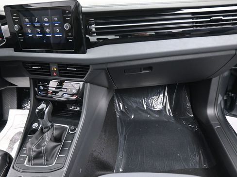 New 2026 Volkswagen Jetta SE FWD image 43