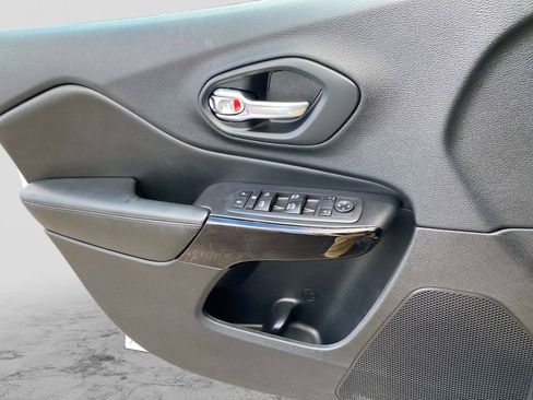 Certified 2020 Jeep Cherokee Latitude Plus AWD/4WD image 23