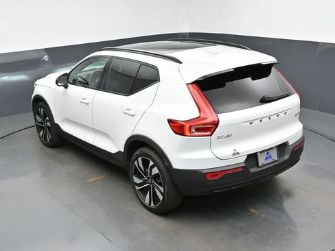 Used 2023 Volvo XC40 B5 Plus AWD/4WD image 21
