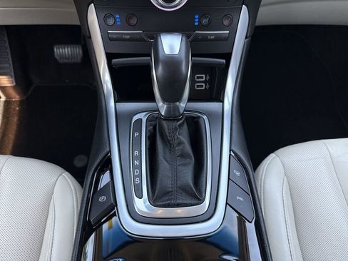 Used 2018 Ford Edge Titanium w/ Equipment Group 302A AWD/4WD image 20