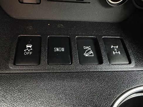 Used 2019 Toyota Highlander SE image 21