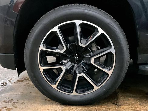 Used 2022 Chevrolet Tahoe RST w/ Luxury Package image 11