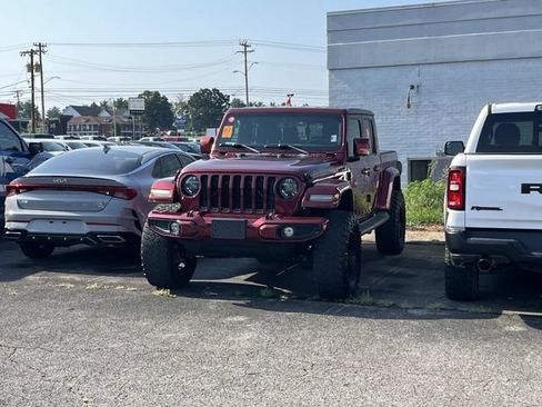 Used 2021 Jeep Gladiator Overland AWD/4WD image 5
